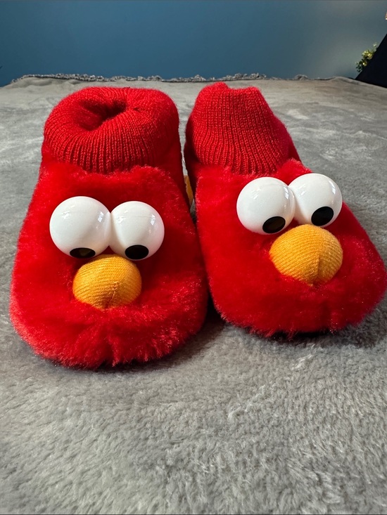 Sesame Street Other - NWT Sesame Street Elmo Red Plush Kids Slipper Socks with Yellow Nose Sz 9/10
